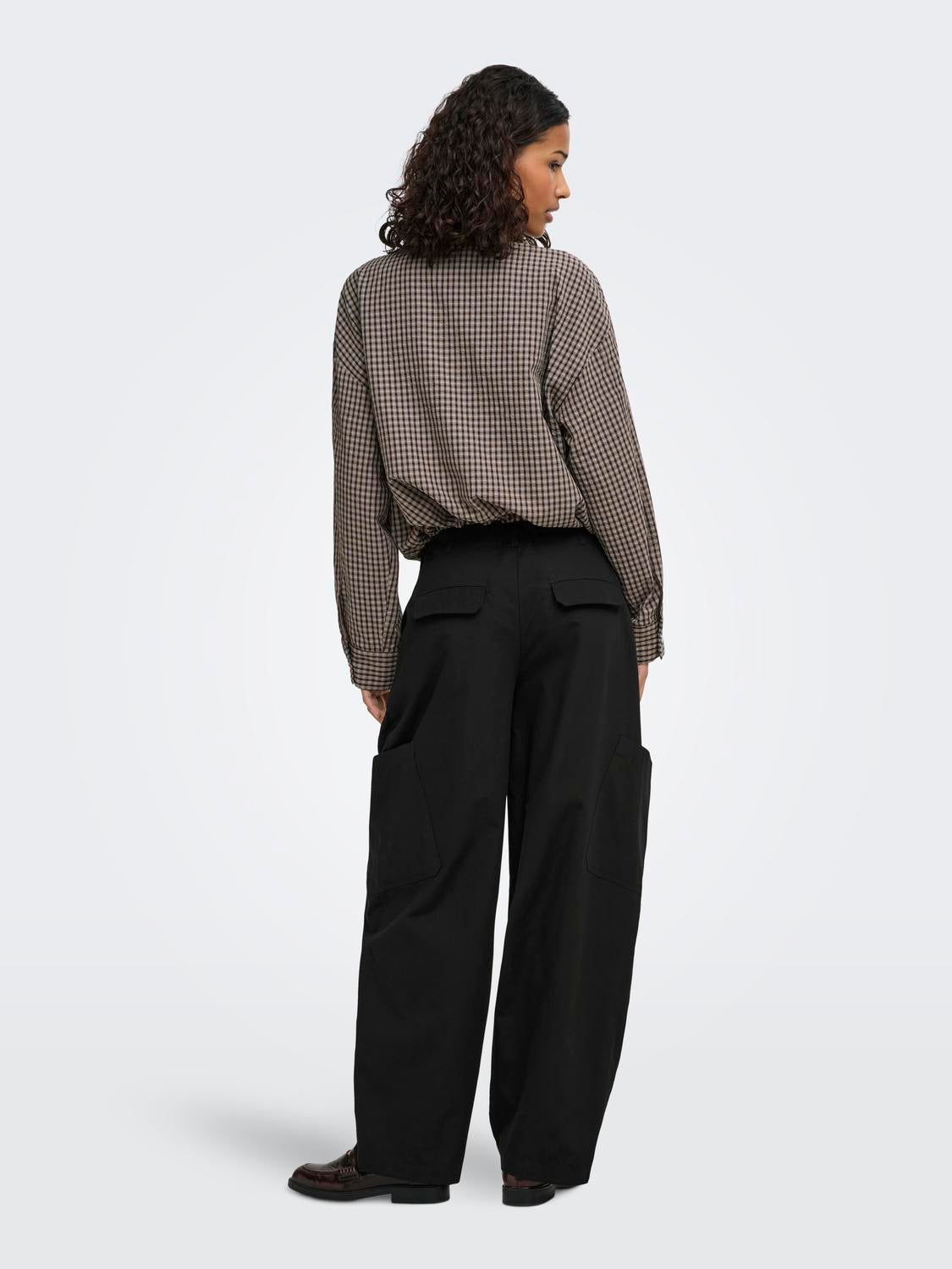 model_shot-back